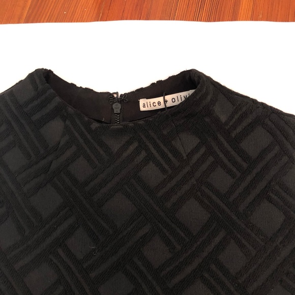 NWT Alice + Olivia Black Fitted Top - Picture 3 of 4